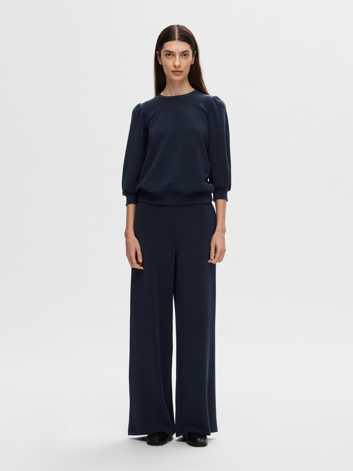 model_shot-front_full